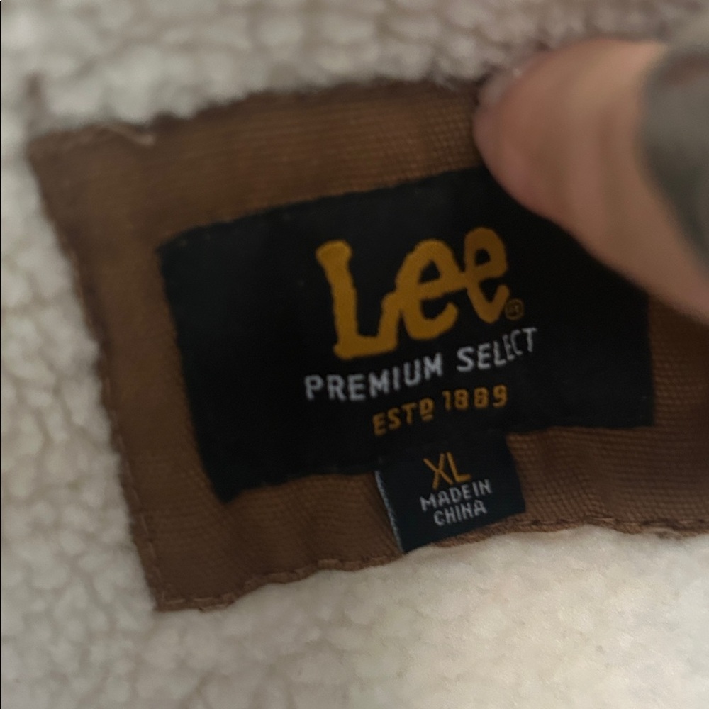 Lee Men's Brown Sherpa-Lined Vest with Cream Lining - Picture 2 of 10